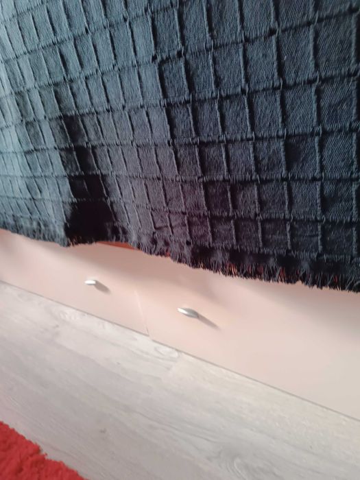 Cama de solteiro com estante