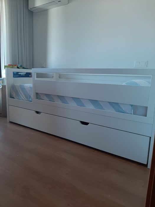 Cama criança com grades e arrumação + colchão