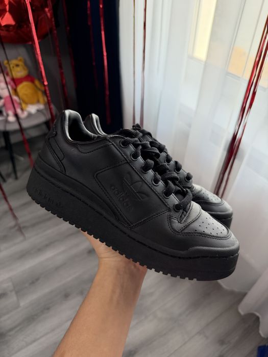 Кросівки жіночі adidas
