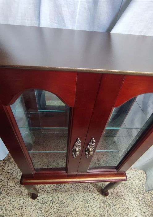 Vitrine pequena restaurada