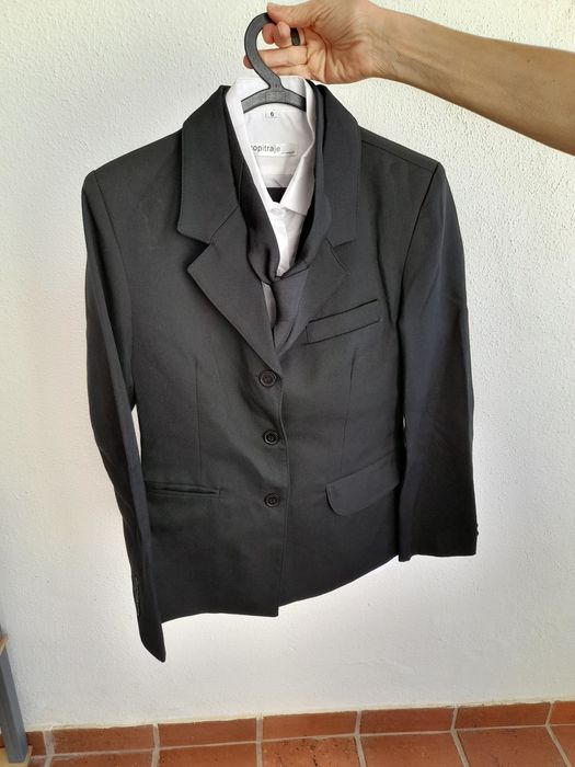 Traje académico para senhora.