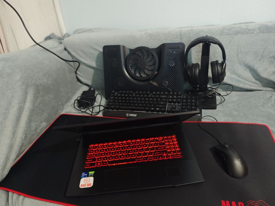 MSI Katana GF76 | i7-11800H | RTX 3050 Ti | 17.3” 144Hz | ZESTAW!