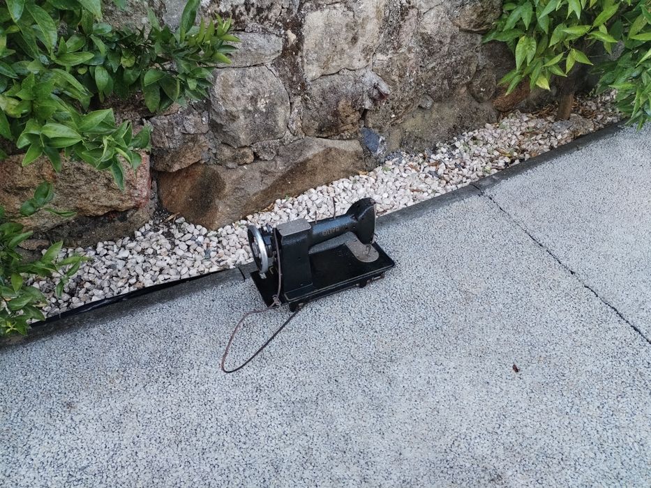 Máquina costura Olivia antiga