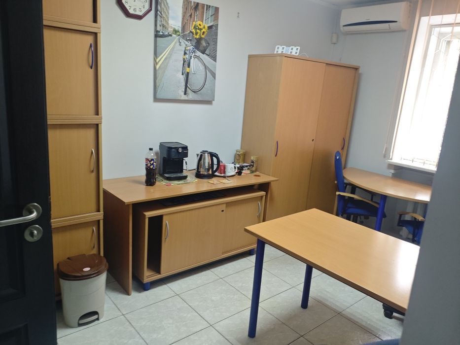 92м2 Окремий вхід з фасаду Метро 500 метрів