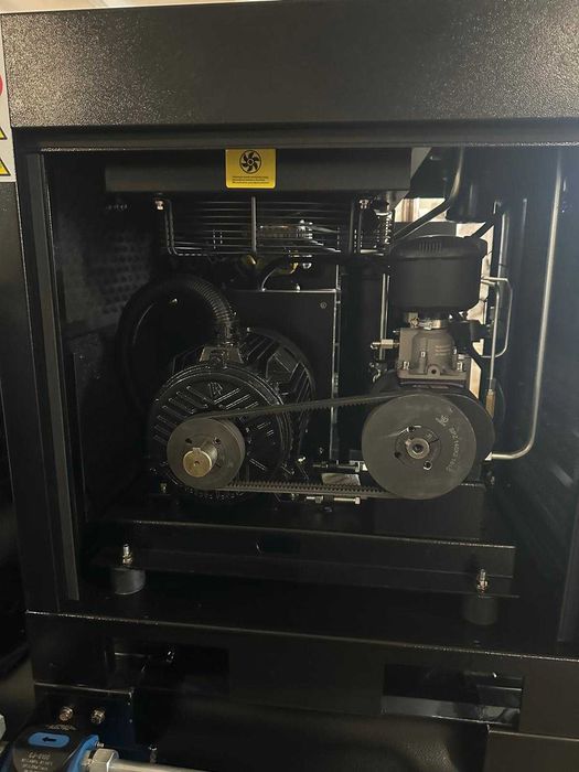 Kompresor Sprężarka śrubowa 5.5kW 400V  500L zbiornik  750L/min