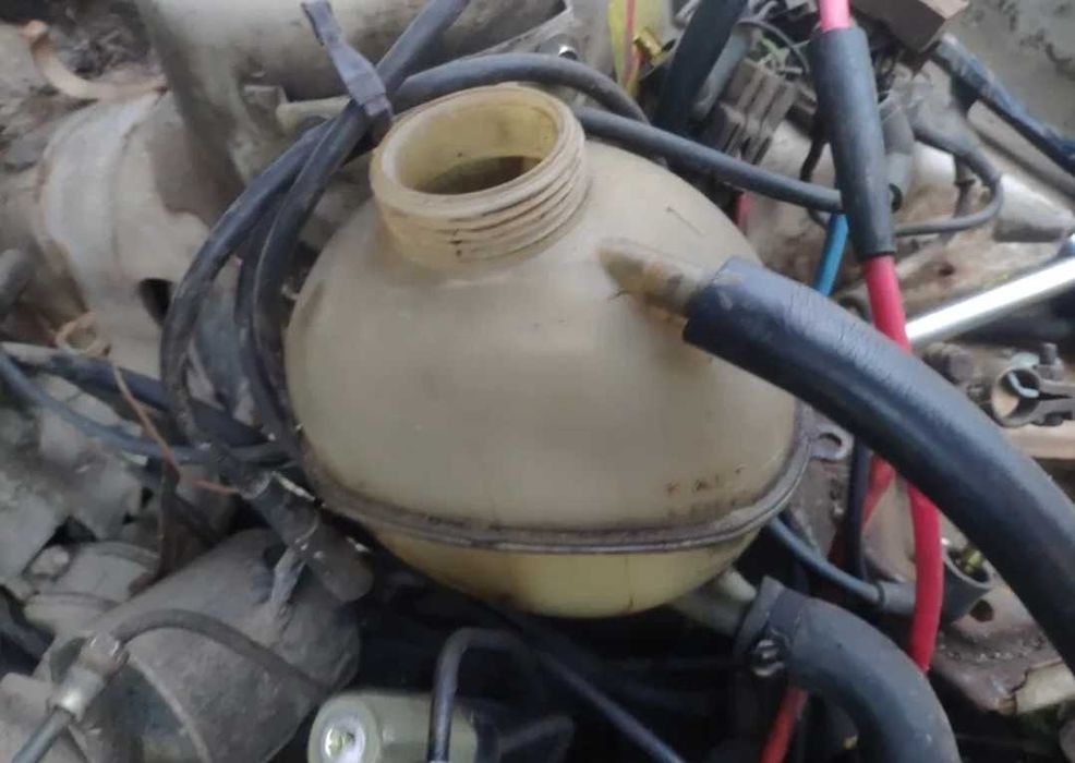 Бачок розширительный Опель Аскона кадет вектра kadet vectra rekord