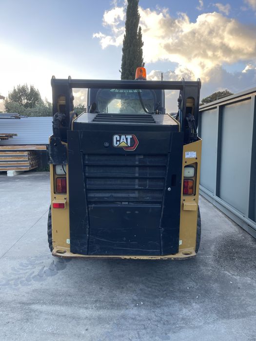 Mini pá carregadora Caterpillar 242D3