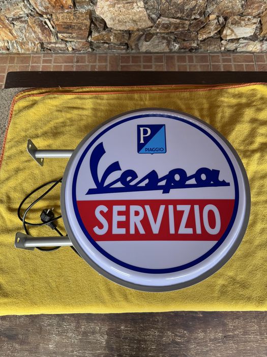 Luminoso Vespa Servizio
