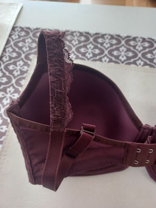 Biustonosz Triumph bordo