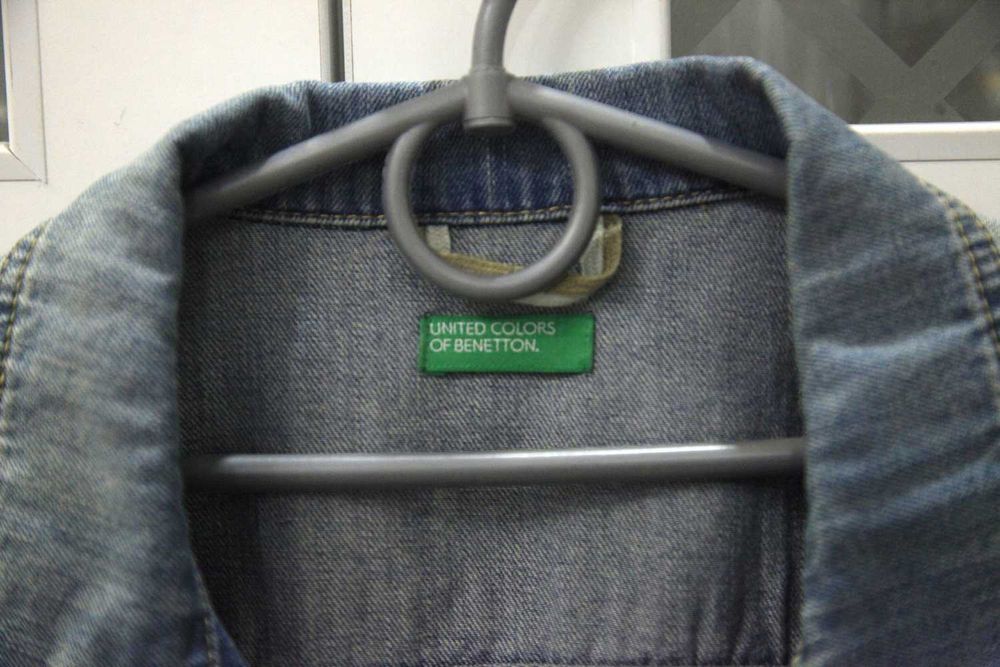Фирменная джинсовая жилетка United Colors of Benetton