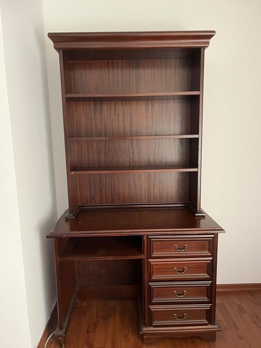 secretaria de madeira