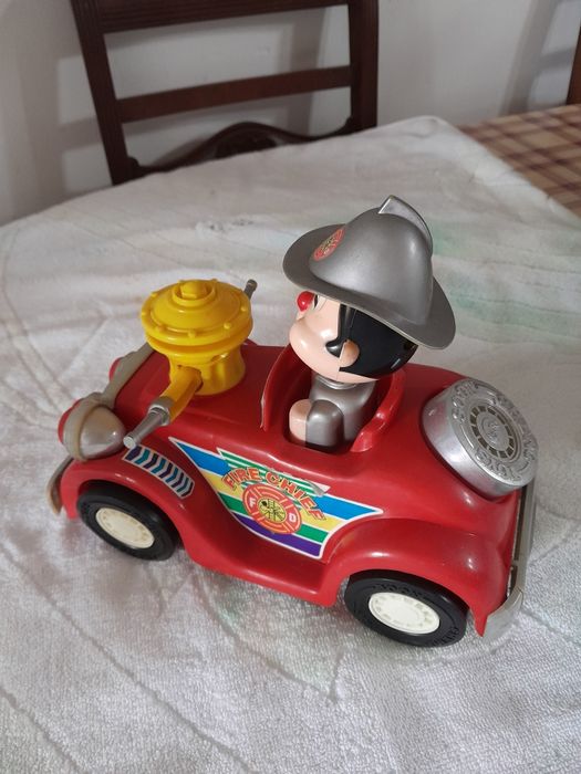 Carro de polícia de brincar