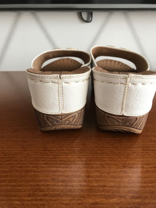 Nowe klapki rozmiar 38