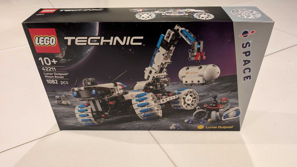 Lego Technic 42211 Lunar Outpost Moon Rover - Novo Selado