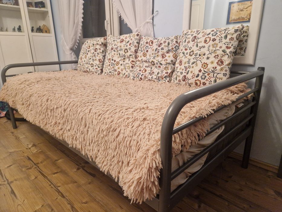Rama łóżka Ikea szara metalowa.