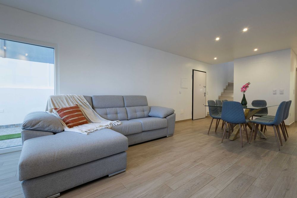 Quartos e Suítes com wc privativo + piscina | Fernão Ferro