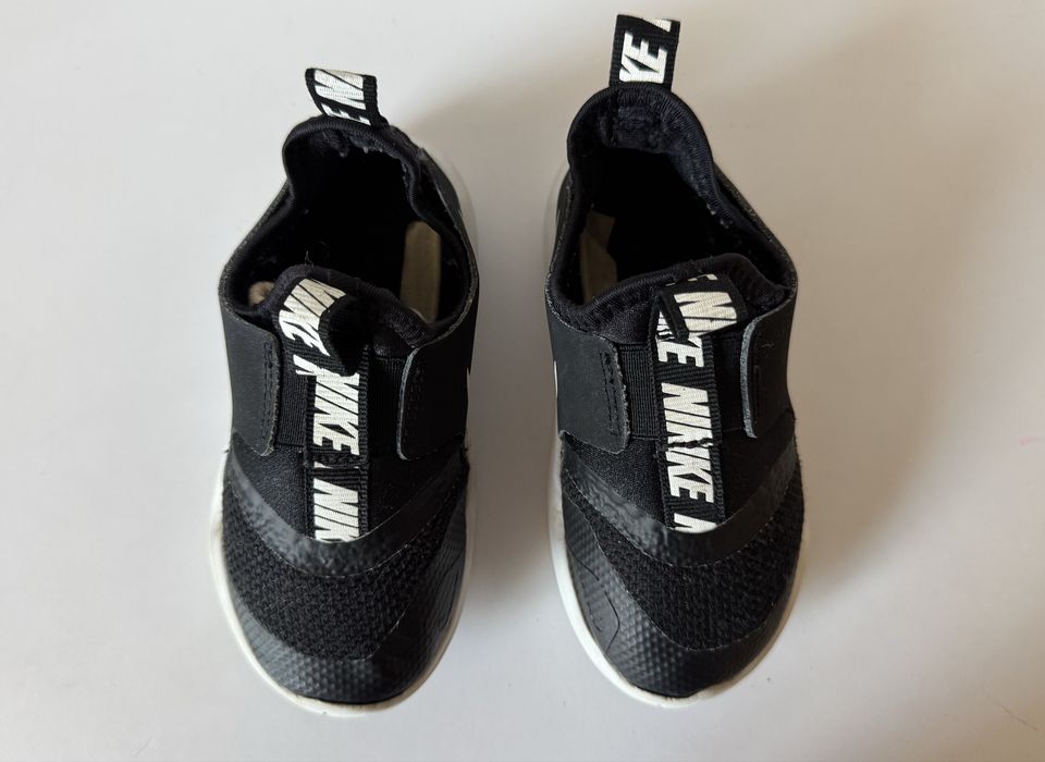 Дитячі кросівки Nike flexrunner розмір 24
