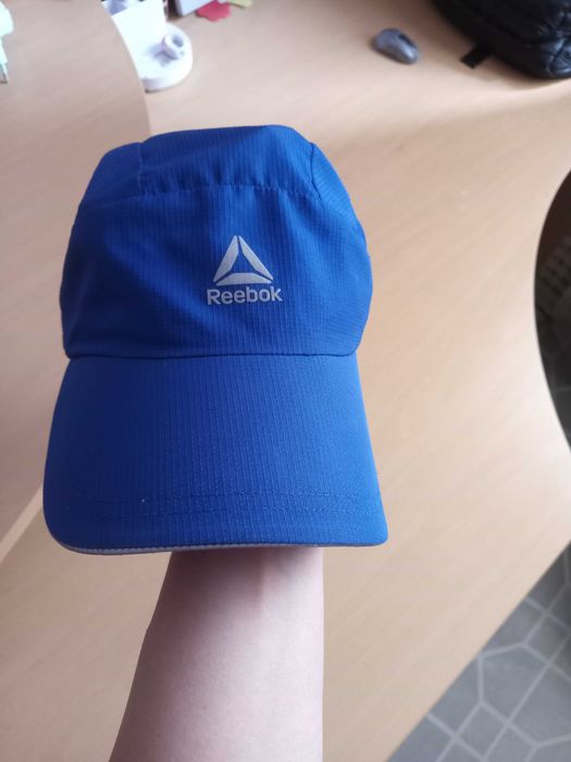 Продам бейсболку Reebook