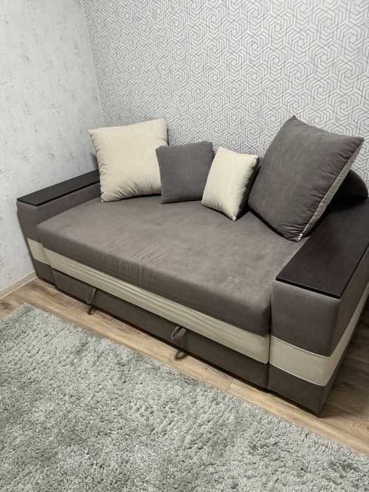 Зручний диван для щоденного сну