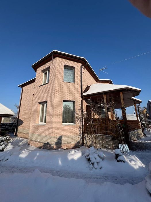 Будинок у Бучі з ремонтом на великій ділянці!