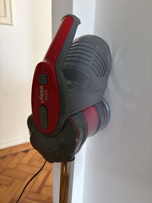 Aspirador vertical com fio Oasis