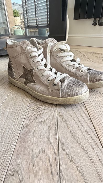 Buty stella vs Golden Goose model Mid Star