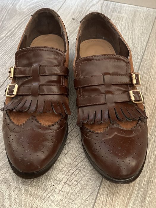 Sapatos rasos castanhos com ficelas 38