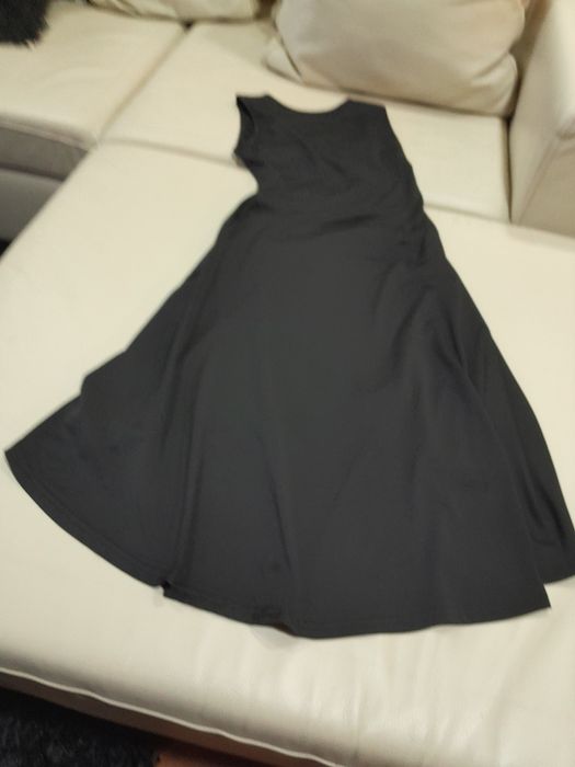 Vestido sem manga assimetrico no comprimento