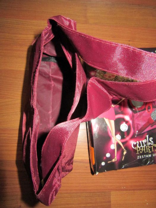 Szczotka-Lokówka do modelowania z zestawem PartyTime w saszetce.