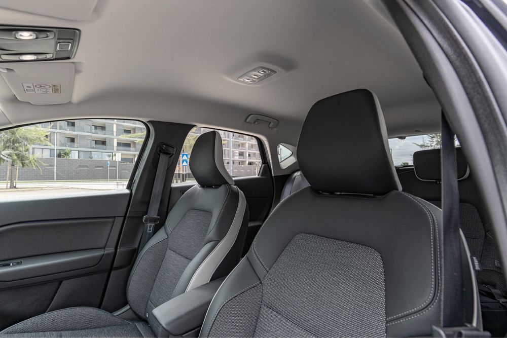 Renault Captur 1.6 Hybrid Plug-In Intense (Financiamento disponível)