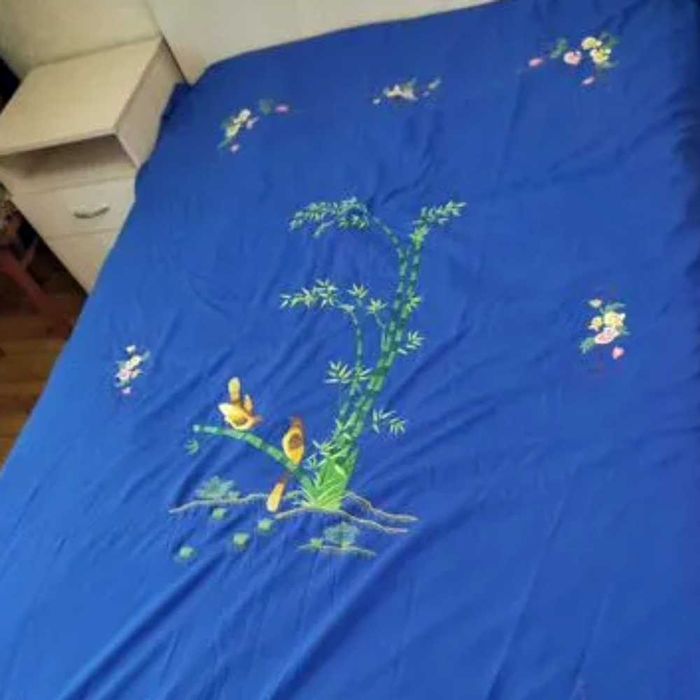 Покрывало на кровать синего цвета 200Х140см(без учета оборки) ковдра