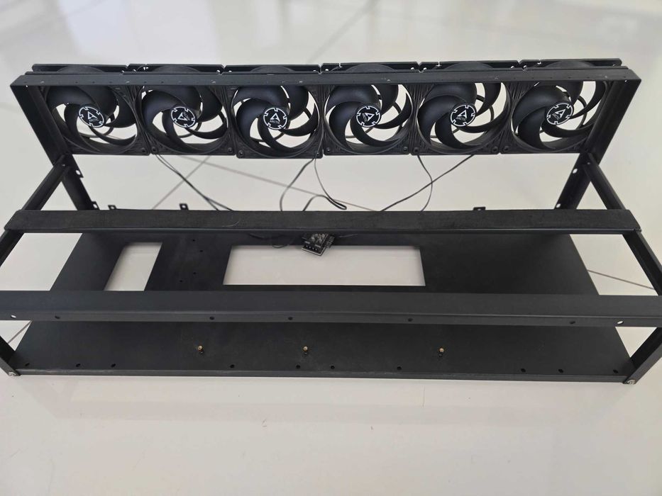 Frame RIG para 7/8 GPUs para mineração com oferta de risers e spliters
