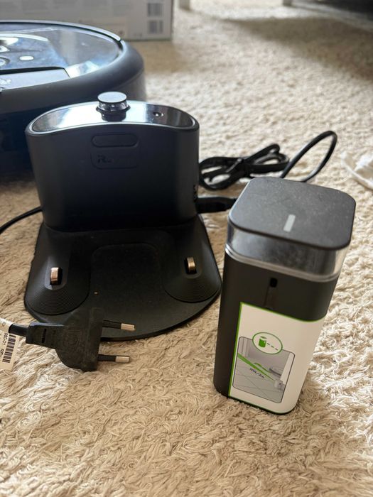 iRobot Roomba i7 – Aspirador Robot com Base de Carregamento