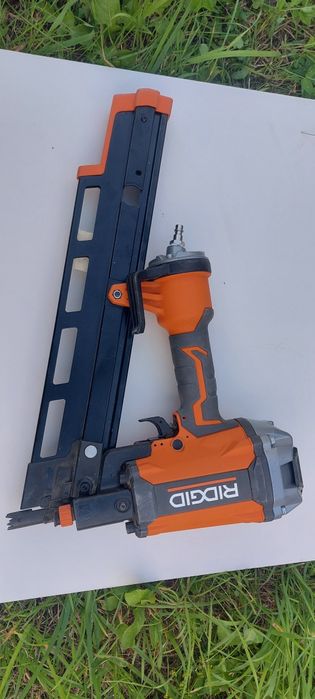 Нейлер.Пневмопістолет для будівництва каркасних будинків 50-90 мм.