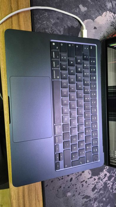 MacBook Air 13" M3 2024/2025 A3113 – uszkodzony ekran, blokada Recovery – na części / do naprawy