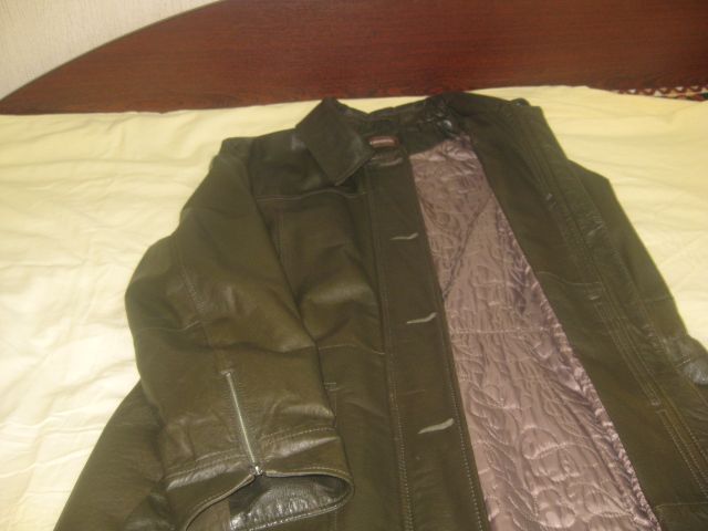 продам кожаное женское демисезонное пальто