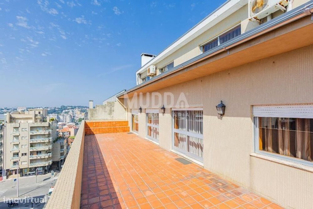 Duplex de Grandes Dimensões no Centro | 254 m2 + Terraços| Localização