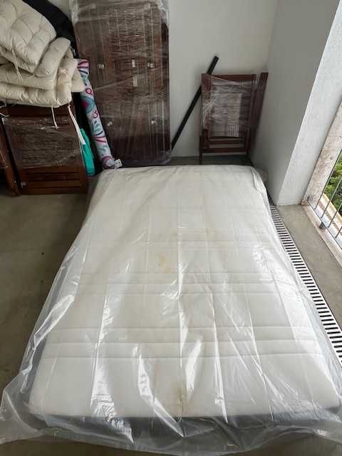 Vendo colchão IKEA modelo HÖVÅG,  tamanho 140x200 cm, firme