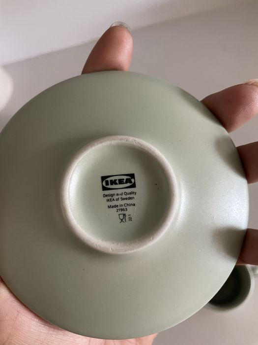 Conjunto loiça cerâmica com pratos, canecas e chávenas