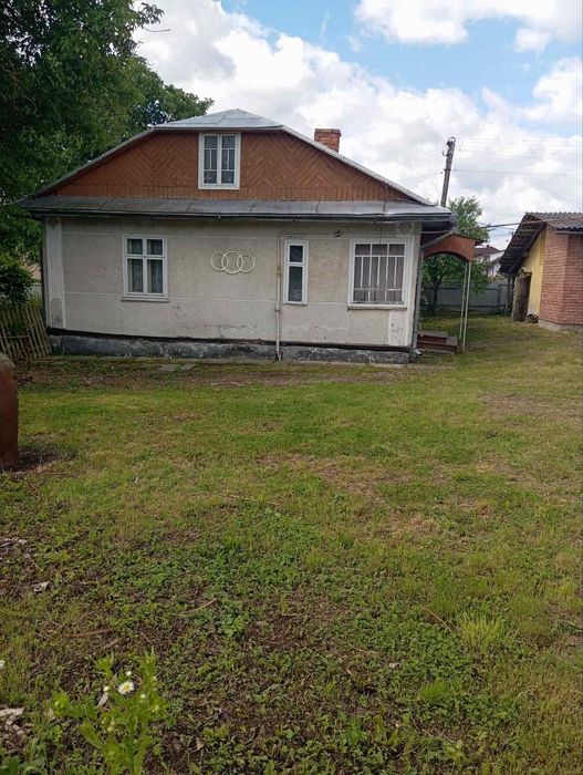 Продаж будинку у Дзвинячі