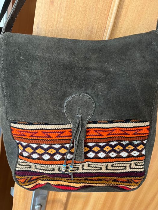 Mala de camurça e malha