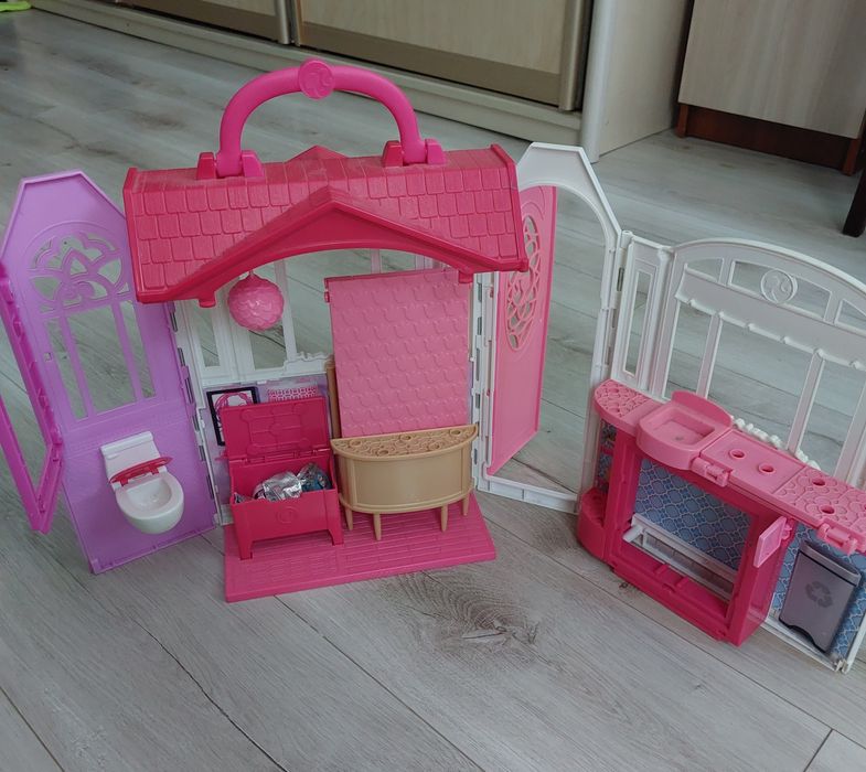 Розкладний будиночок для ляльки