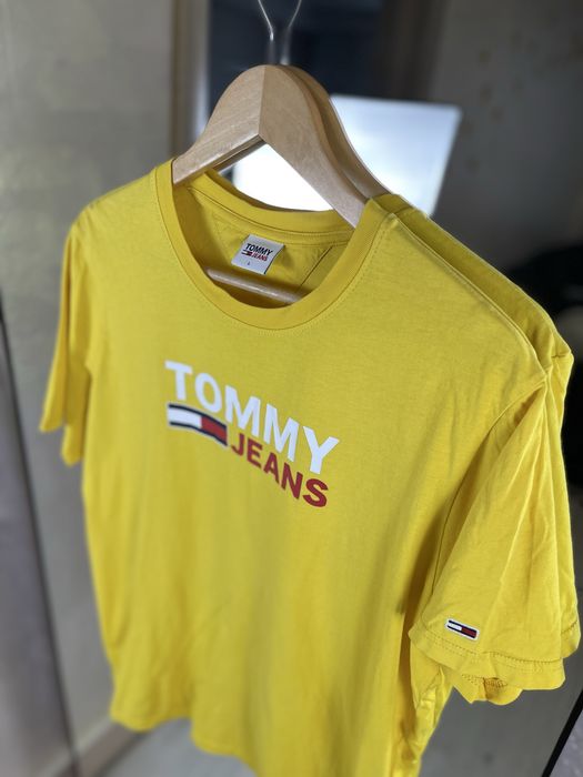 Яскрава футболка Tommy Jeans: сонячний жовтий та преміумлого