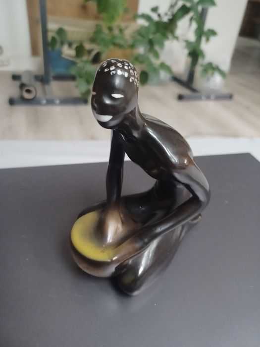 Figurka ćmielów bębniarz