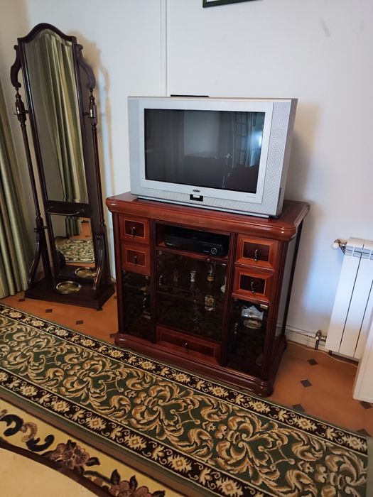 Móvel para televisão e espelho