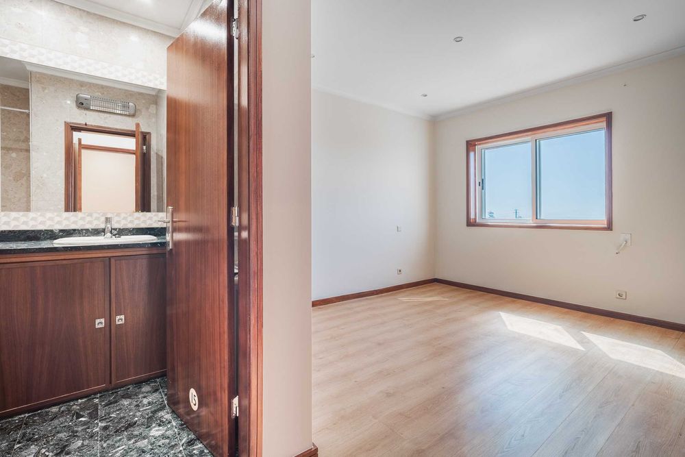 T4+1 Duplex com Vista Mar, Terraços de 140 m² e Garagem Box para 2 Carros | Arcozelo