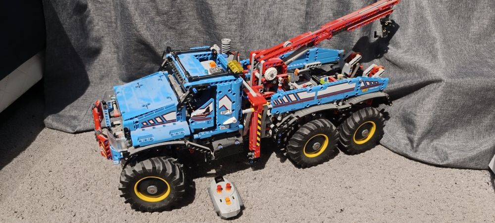 Lego Technic Terenowy holownik 6x6  42070