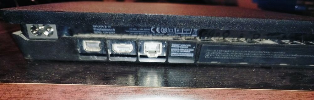 Konsola PS4 w zestawie  z padami , grami  i kierownicą