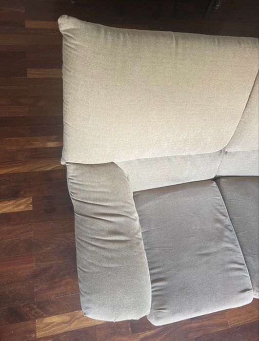 Dois sofás em bom estado