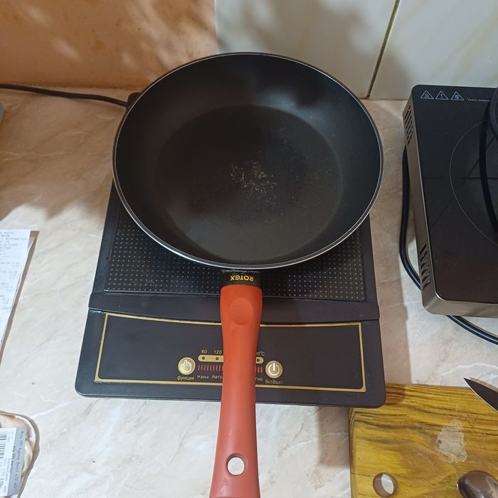Сковорідка з пошкодженням